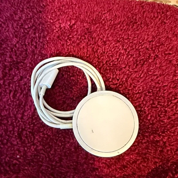Apple White Chargers.
For Apple Watch and MagSafe charger - Picture 3 of 4